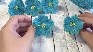 Большая герань крючком (вязанный веночек)