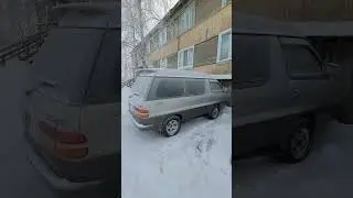 Автомобиль в зимней спячке!Якутия!