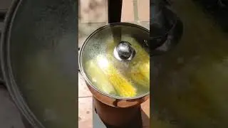 Estufa que funciona con serrín de madera 