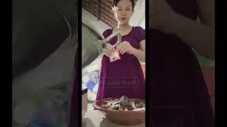 bumil cantik masak dengan perut besar nya🥰