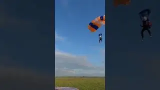 Точность приготовления на стареньком хите. А. Манский #skydiving #skydive #flying