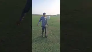 Football Juggling by Pakistani Street player