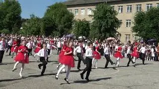 Танец Веселая переменка  танцуют учащиеся 2 класса 24 05 2019
