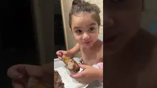 Да вот так мы любим ребрышки!!!    Кушаем мясо☺️