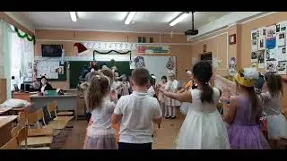 "В Новый год у ёлочки" - 1 "Г" класс.