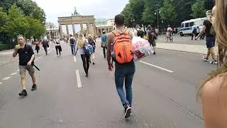 Jagd von friedlichen Demonstranten durch den Tiergarten - Teil 2