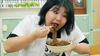 Trash School: The Bully Who Eats Noodles During Class