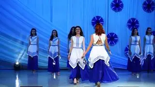 Дефиле в народных белорусских костюмах