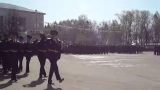г Остров 2013г Парад 9 мая - торжественный марш.