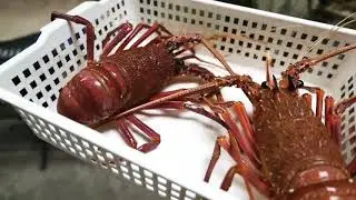 Японская Еда - Сашими Из Розового Омара  Запеченные Омары Морепродукты в Японии.