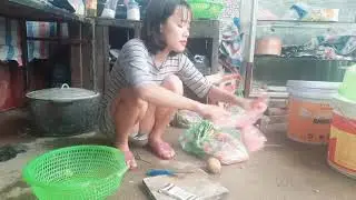អង្គុយធ្វើម្ហូបផង បង្ហាញអូកណូកផង ធំអត់