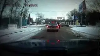 Женщина выносит мозг таксисту