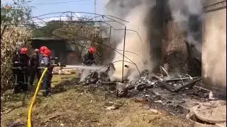 Легкомоторный спортивный самолет упал на строящийся жилой дом на западе Украины