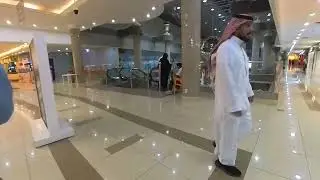 Khobar Mall/elevator going up and down
