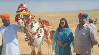 Jaisalmer collector Tina Dabi 🚨 at thar desert 🏜 #ias #tinadabi  #Jaisalmer #upsc #ips #viral vira