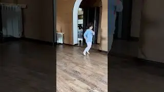 Енот нападает на ребенка! 😮