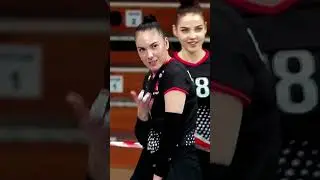 Юлия Герасимова заигрывает с судьей)
