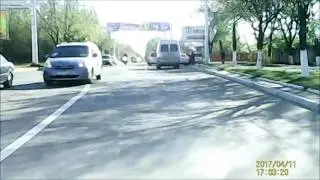 мотоциклисту тонировка шлема мешает
