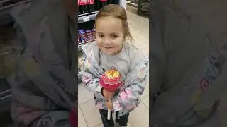 Нашли ОГРОМНЫЙ ЧУПА-ЧУПС😮 #юмор #shorts #emily_family #чупачупс