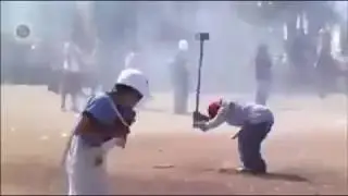 (KOMİK,😁) mayına balyozla vuran işçinin son hali