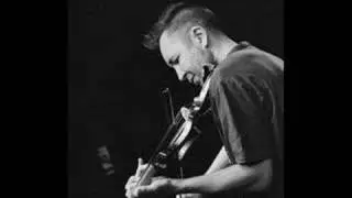 Nigel Kennedy plays jazz, swing