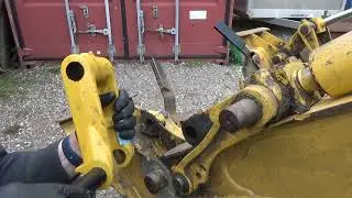 Big Johnny 110TLB needs some front loader rebuilding...Its super sloppy