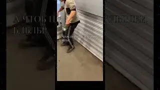 Мужик угарно ударил себя бутылкой, приколы из тиктока #3