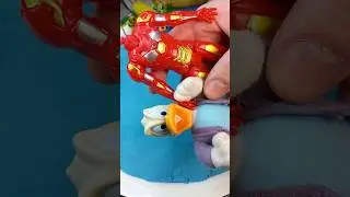 metal casting on kinetic sand #shorts