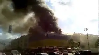 На Хрещатику біля ЦУМу масштабна пожежа