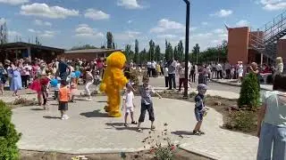 Праздник для детей на открытии нового детсада в Шахтах