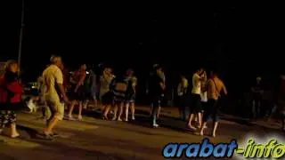 ЖИТЕЛИ СЧАСТЛИВЦЕВО ПЕРЕКРЫЛИ ДОРОГУ НА АРАБАТСКОЙ СТРЕЛКЕ