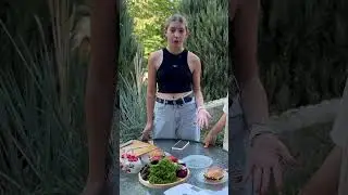 Сколько овощей в обычном бургере?