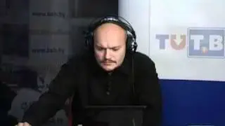 19.12.2010  ОМОН отодвинул толпу от Дома Правительства