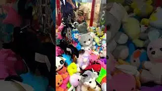 ВЫИГРАЛ СКОРПИОНА 💪🏻 #kids #toys #игрушки #scorpio #хватайка #clawmachine