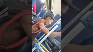 Lokito se sube al bus a hablar webadas...