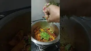 पोरी तुझ्या घरी पण दोन भाज्या लागतात का?बटाटा रस्सा भाजी #recipe #aartiarke #aartirecipemarathi