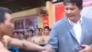 Пьяный батя показывает приёмы