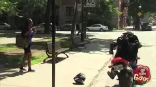 Amikor egy motoros elveszíti a fejét...