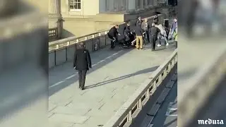 В Лондоне мужчина напал на прохожих с ножом