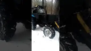 Мтз 82 чистит снег на въезде в делянку