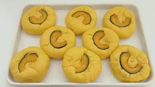 색이 너무 예쁜 쫀득한 단호박 크림치즈빵 만들기/단호박모찌빵/단호박빵/Sweet pumpkin cream cheese bread