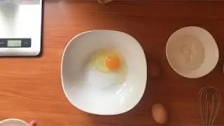 Шарлотка с яблоками😋из 5 ингредиентов.