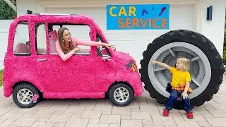 Chris giúp mẹ chăm sóc chiếc xe màu hồng
