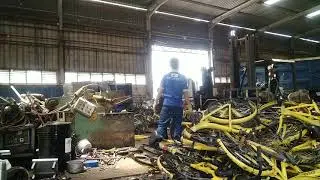 Potong dua basikal untuk ambil aluminum
