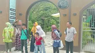 Gerbang Daun Daun....
