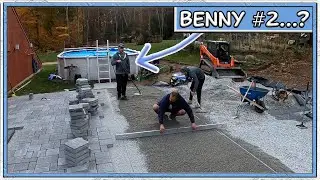 Screeding & Laying a Paver Patio with a New Hire...