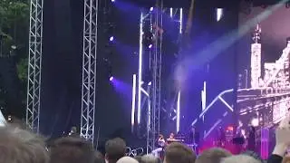 Håkan Hellström knackar på Pärleporten (live @ Brunnsparken, Örebro 2017.07.07)
