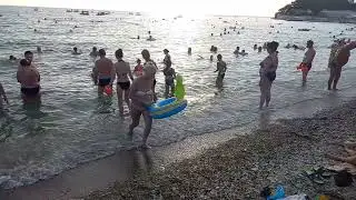 ДИВНОМОРСКОЕ 👍ЦЕНТРАЛЬНЫЙ ПЛЯЖ ПОЛНЫЙ.🤫Курортный сезон удался. 