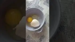 Два желтка в яйце!