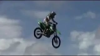 Жесть!Мотоцикл пропал в пространсве!!!